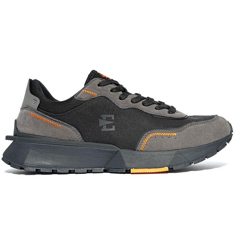 Muške patike ka istoku MESS