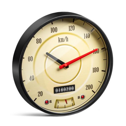Zidni sat za ljubitelje brzine