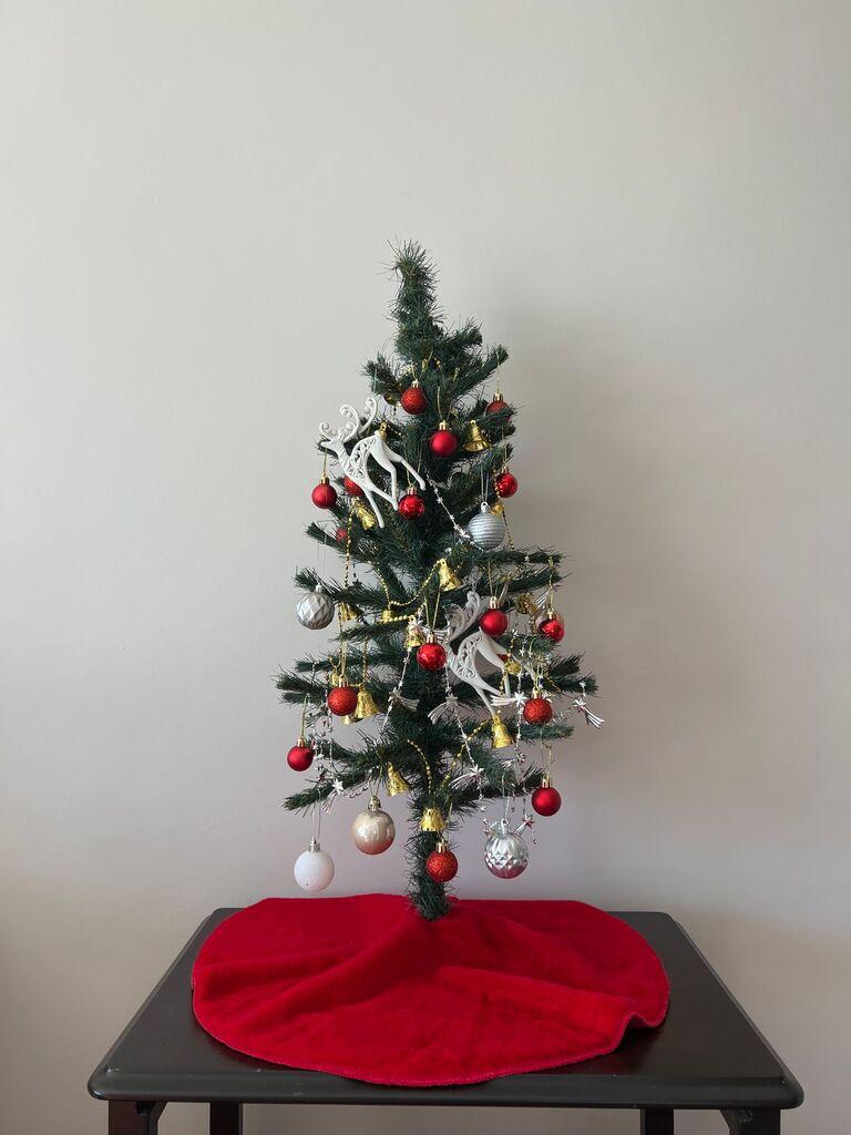 Aberto Design Tepih za božićno drvce Plišani Božić, 50x50 cm, Crveni