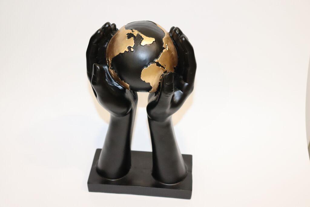 Milleryt Dekorativna figura, Ruke koje drže svijet
