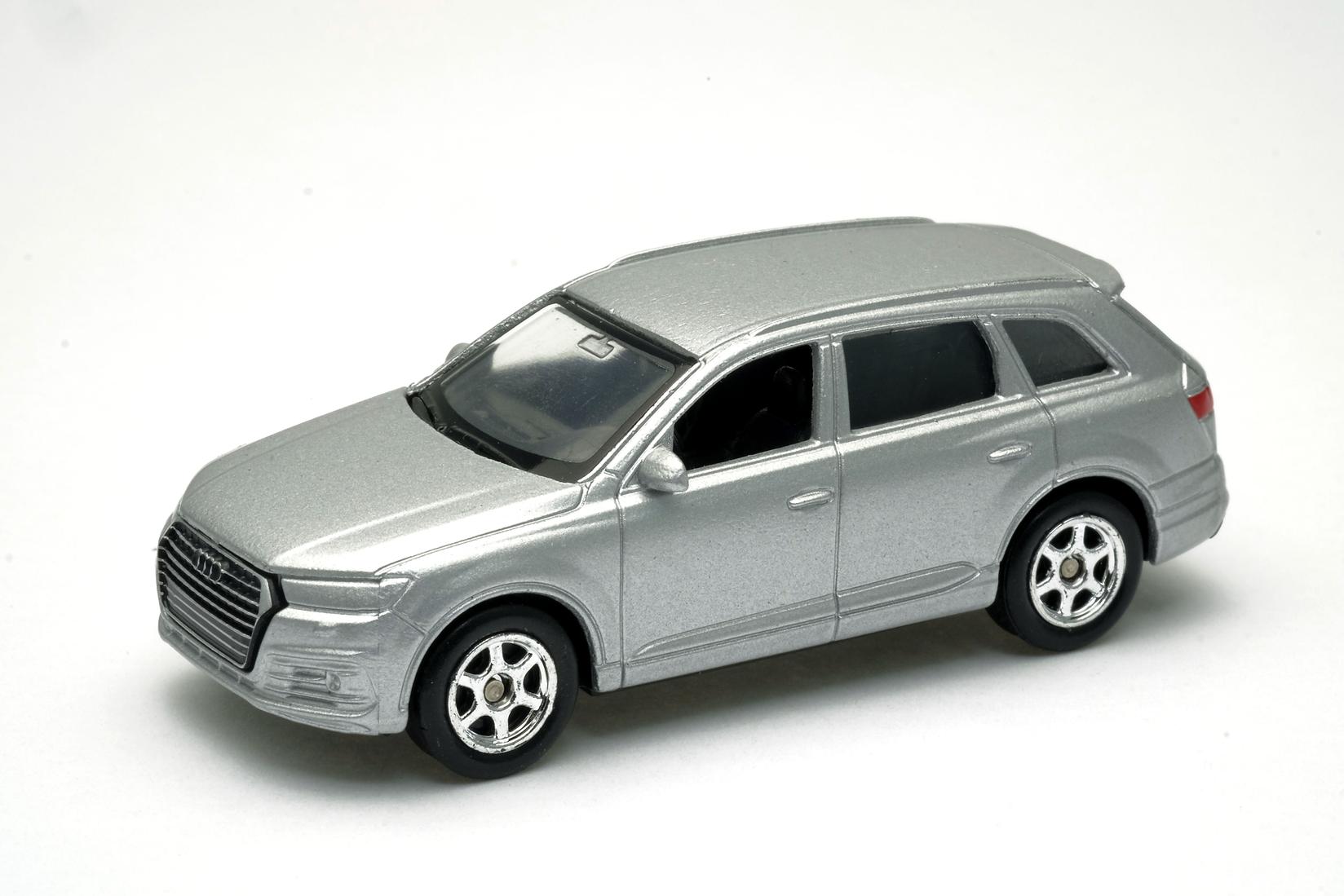 Welly Igračka automobil Audi Q7 1:60