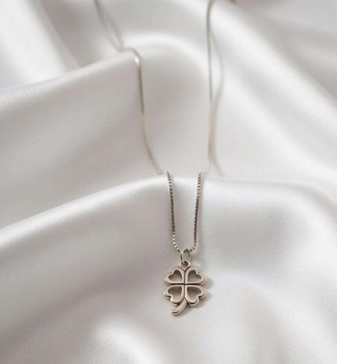 Poludrago kamenje & nakit Ogrlica sa  Djetelinom za sreću