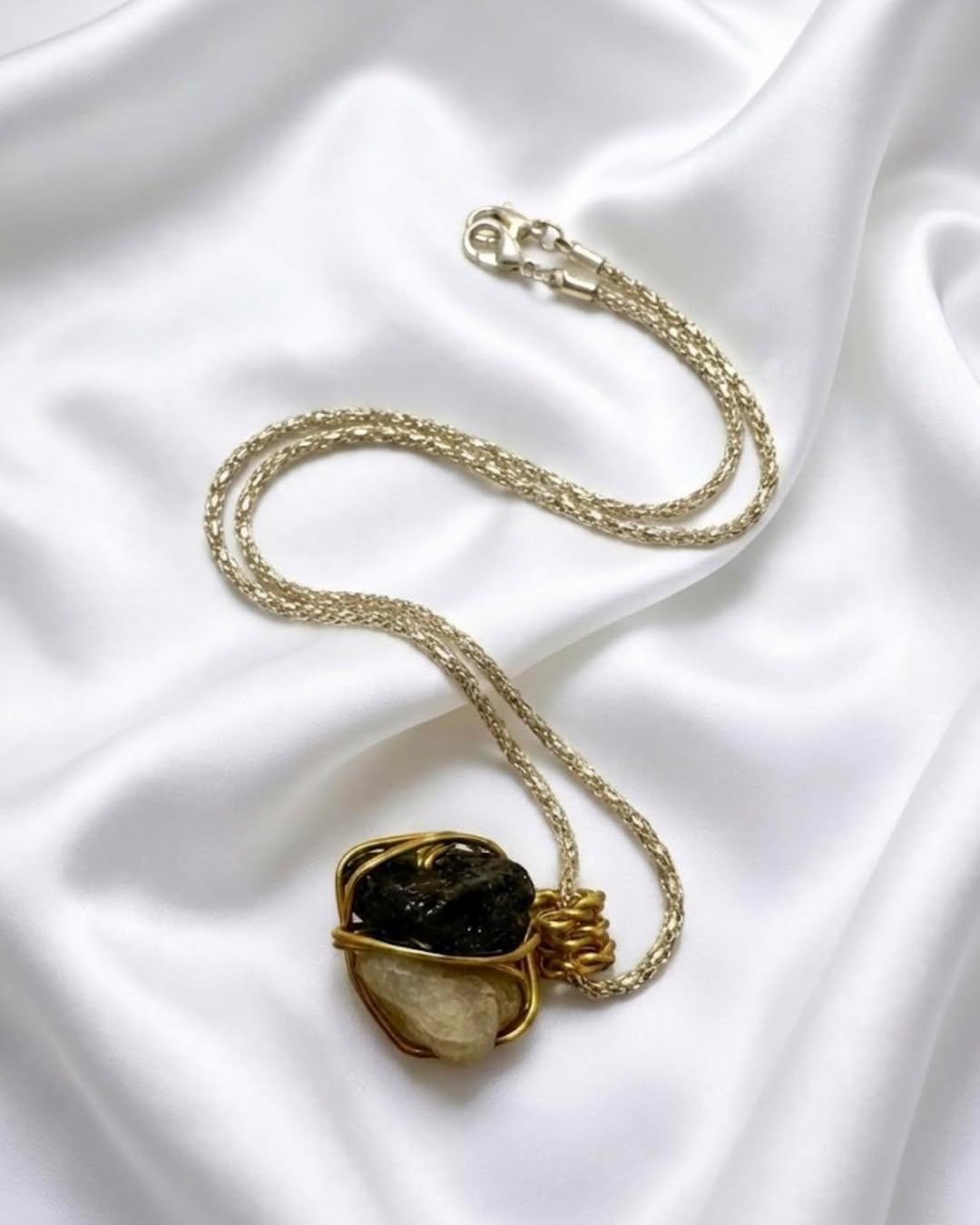 Poludrago kamenje & nakit Unikatna ogrlica sa sirovim kristalima - Crni turmalin & Citrin