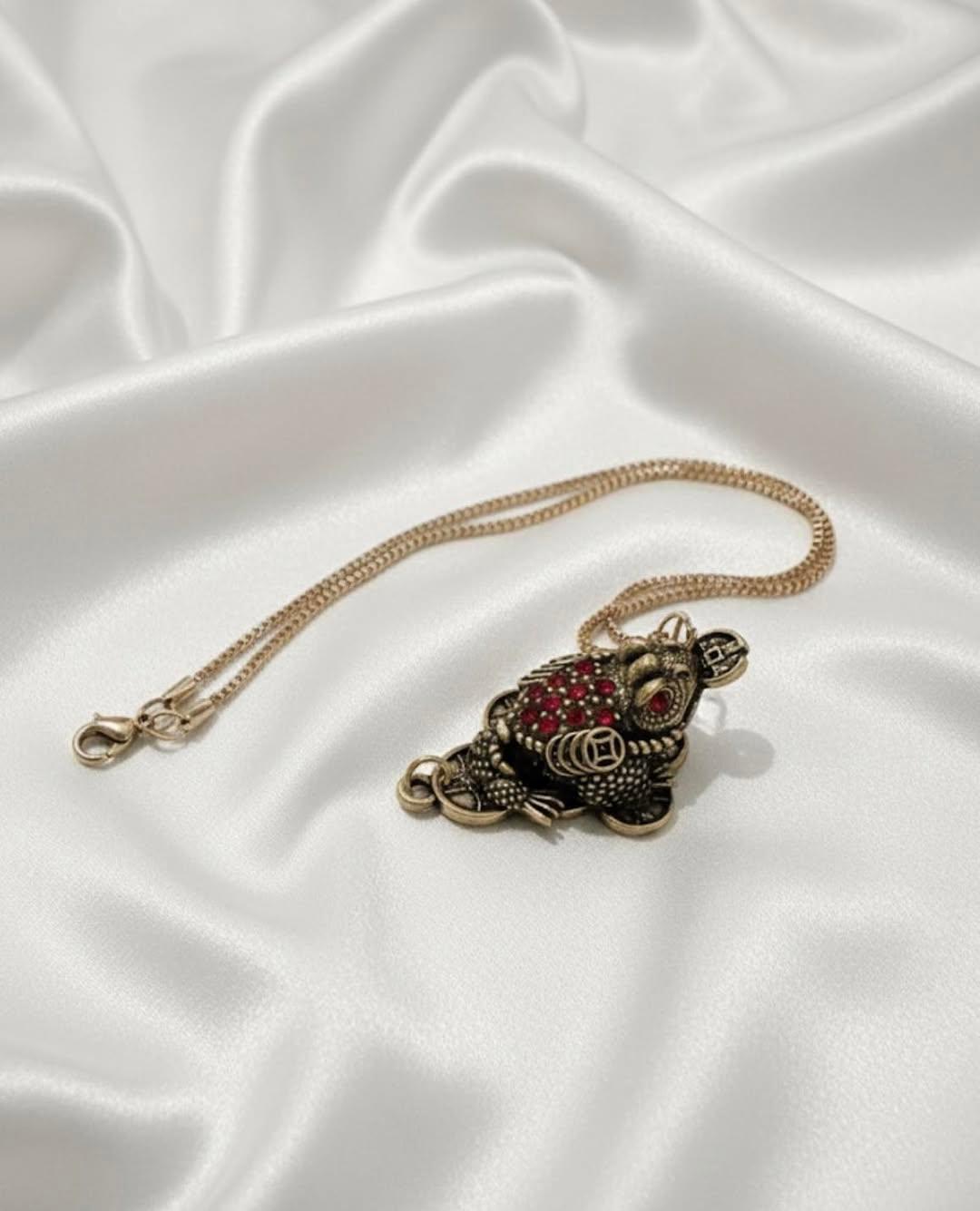 Poludrago kamenje & nakit Unikatna ogrlica sa tronogom Chan Chu žabom