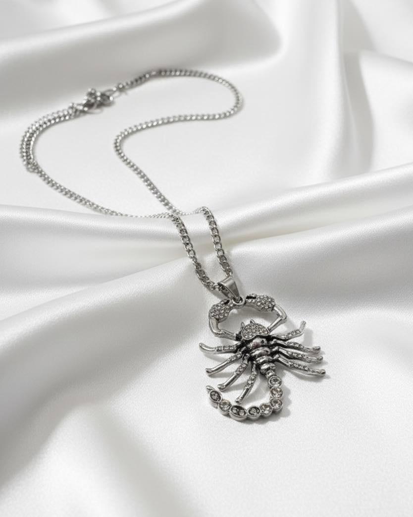 Poludrago kamenje & nakit Ogrlica Škorpion, Srebrne boje