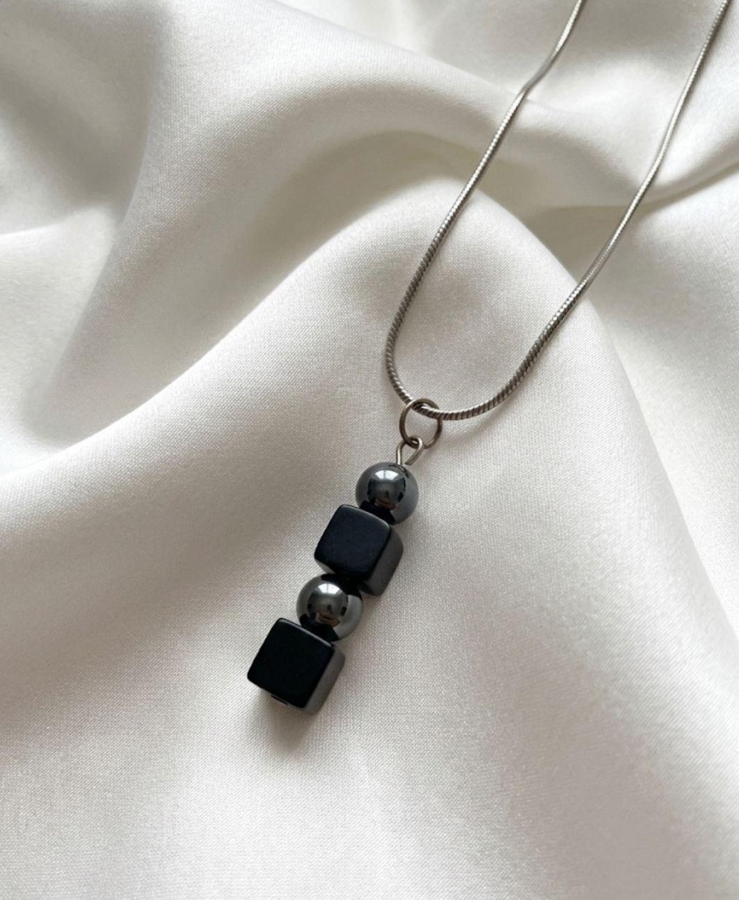 Poludrago kamenje & nakit Ogrlica sa crnim turmalinom i hematitom, Sivo-crna