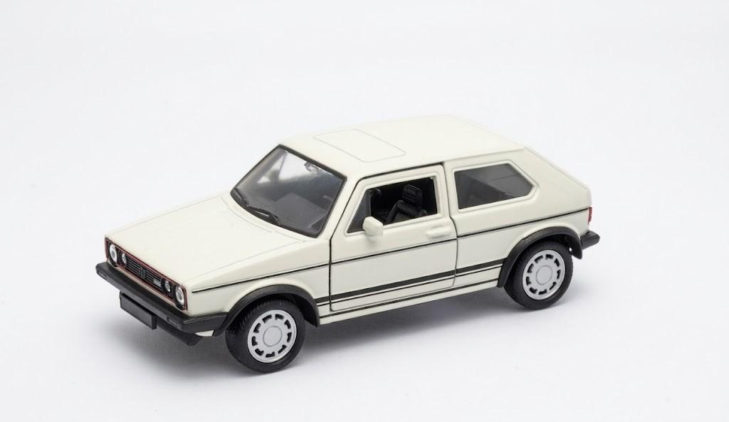 Welly automobil VW Golf I GTI 1:34-39