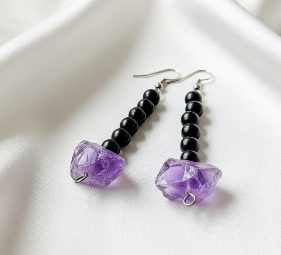 Naušnice sa sirovim ametistom i perlama sandalovine