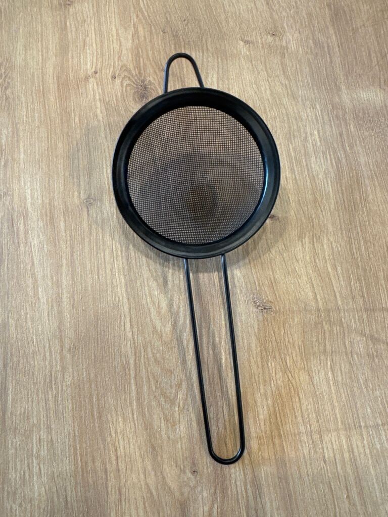 Milleryt Cijediljka YM-001, 10cm, Crna