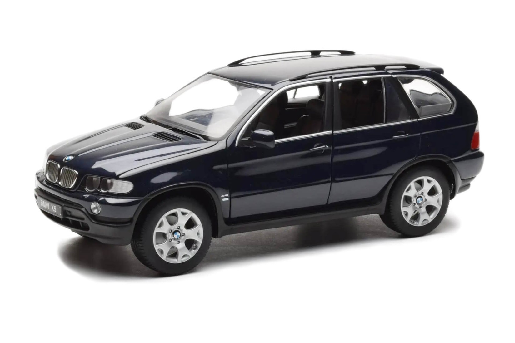 Kyosho Kolekcionarski autić BMW X5 E53 2000, Tamnoplavi