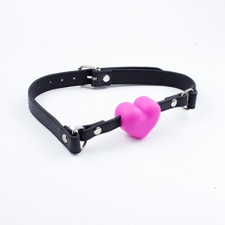 Srce povez za usta, Crni