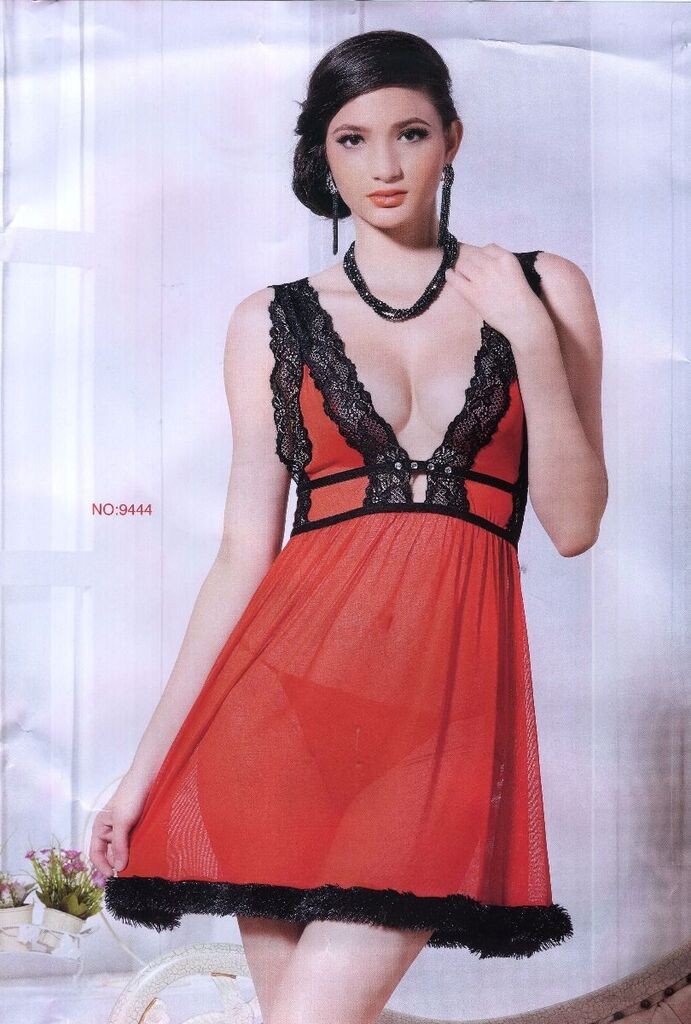 Ženska spavaćica, Crveno-crna