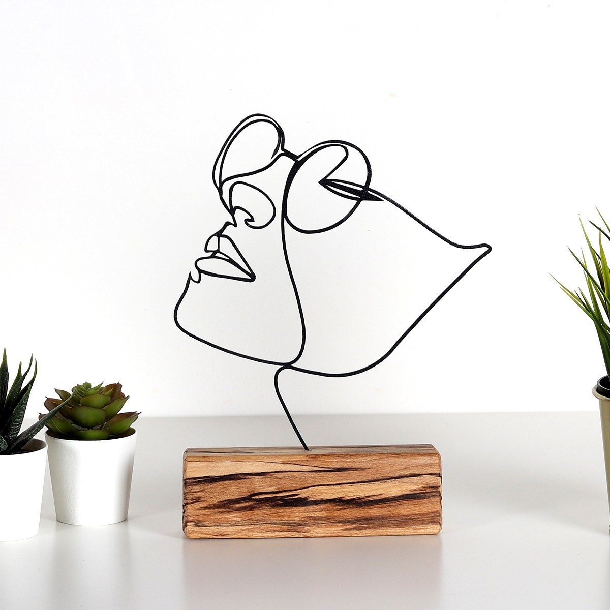 Aberto Design Dekorativna figura M-037, 17x31x3,5 cm, Crna