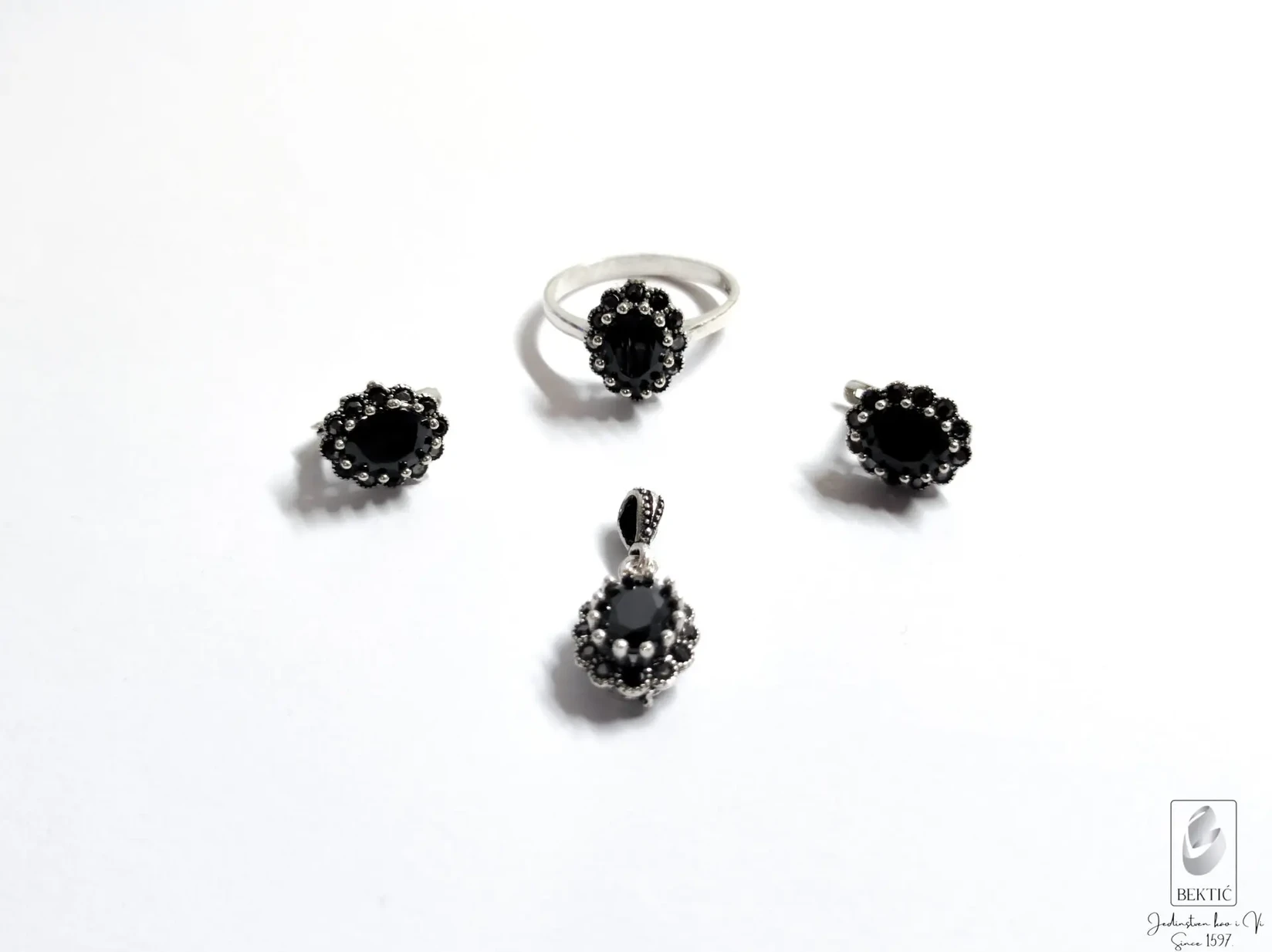 Set srebro 925 markezit, Crna