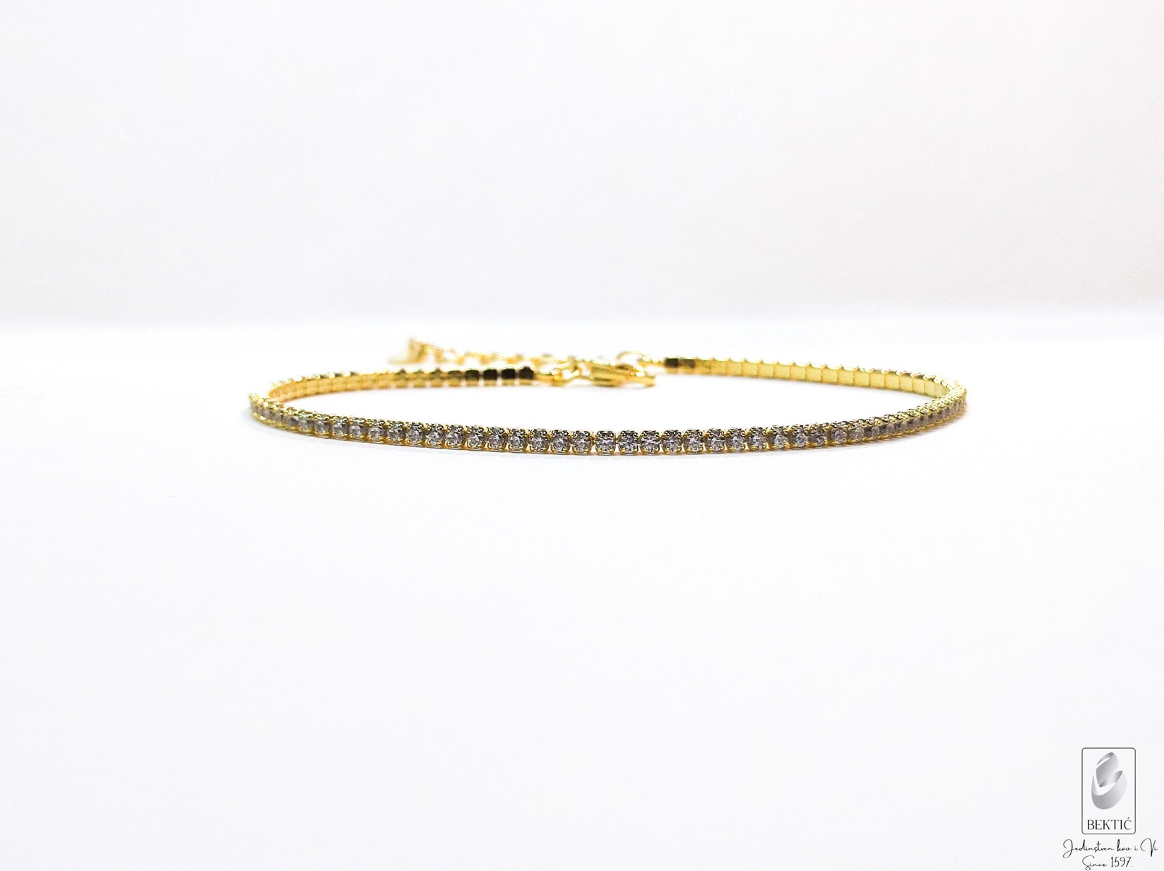 Narukvica sa pozlatom i cirkonima – Elegancija i sjaj