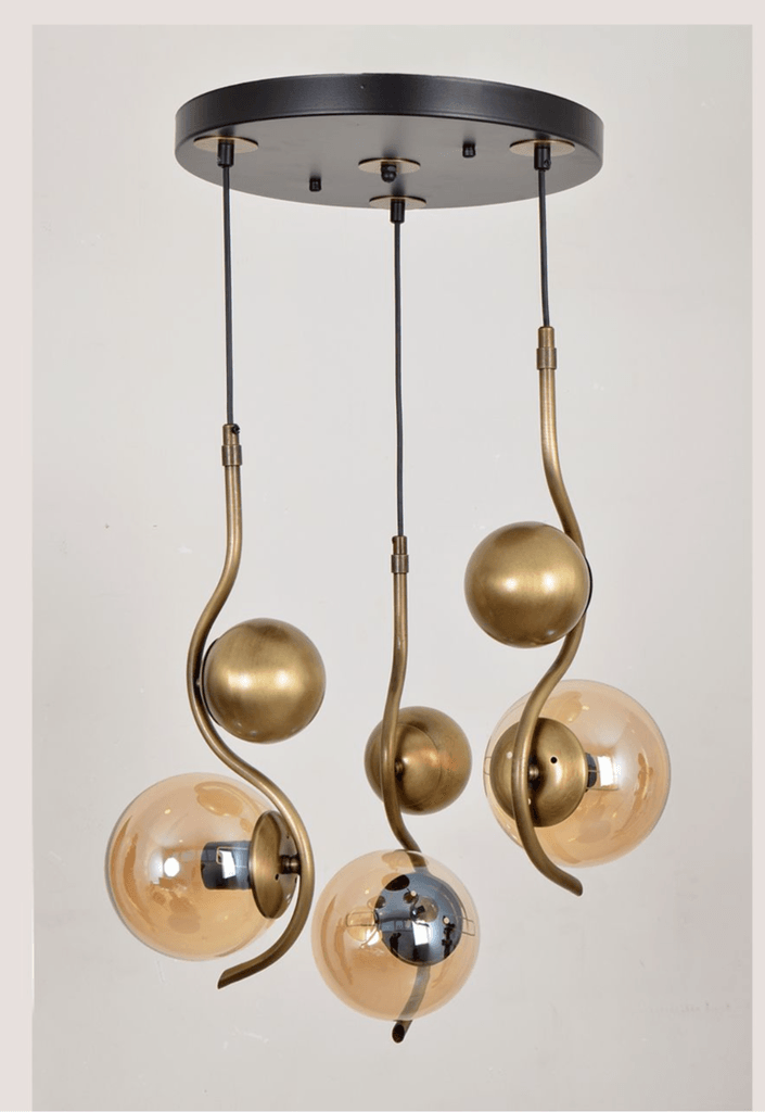 Milleryt Luster sa detaljima zlatne boje i tri staklene kugle