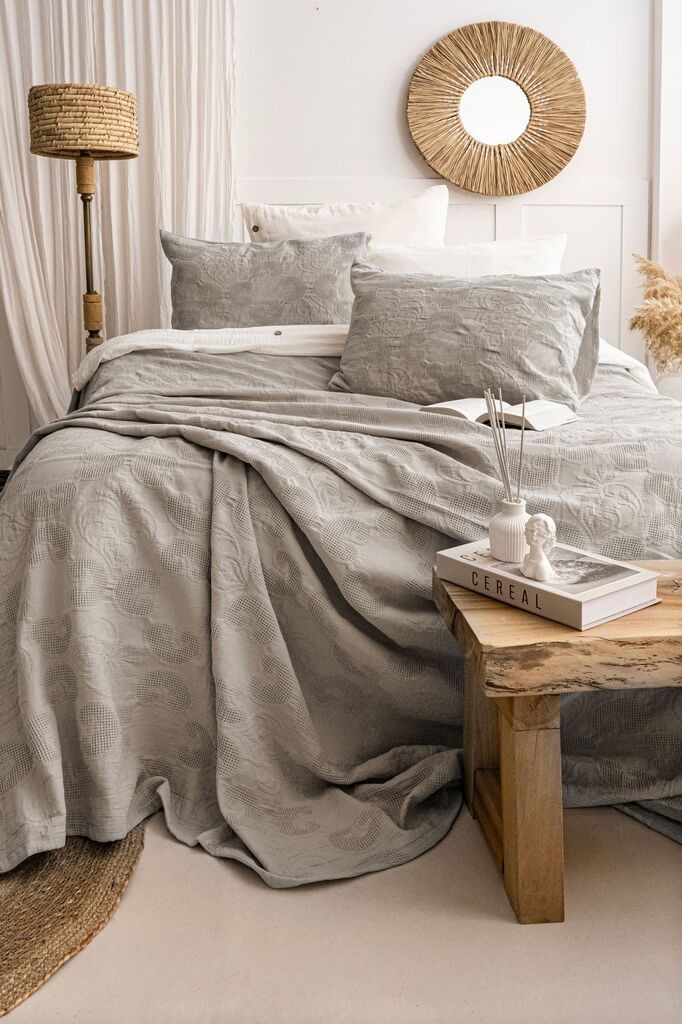 L'essentiel Maison Set prekrivača i jastučnica Italo, 240x260 cm, siva