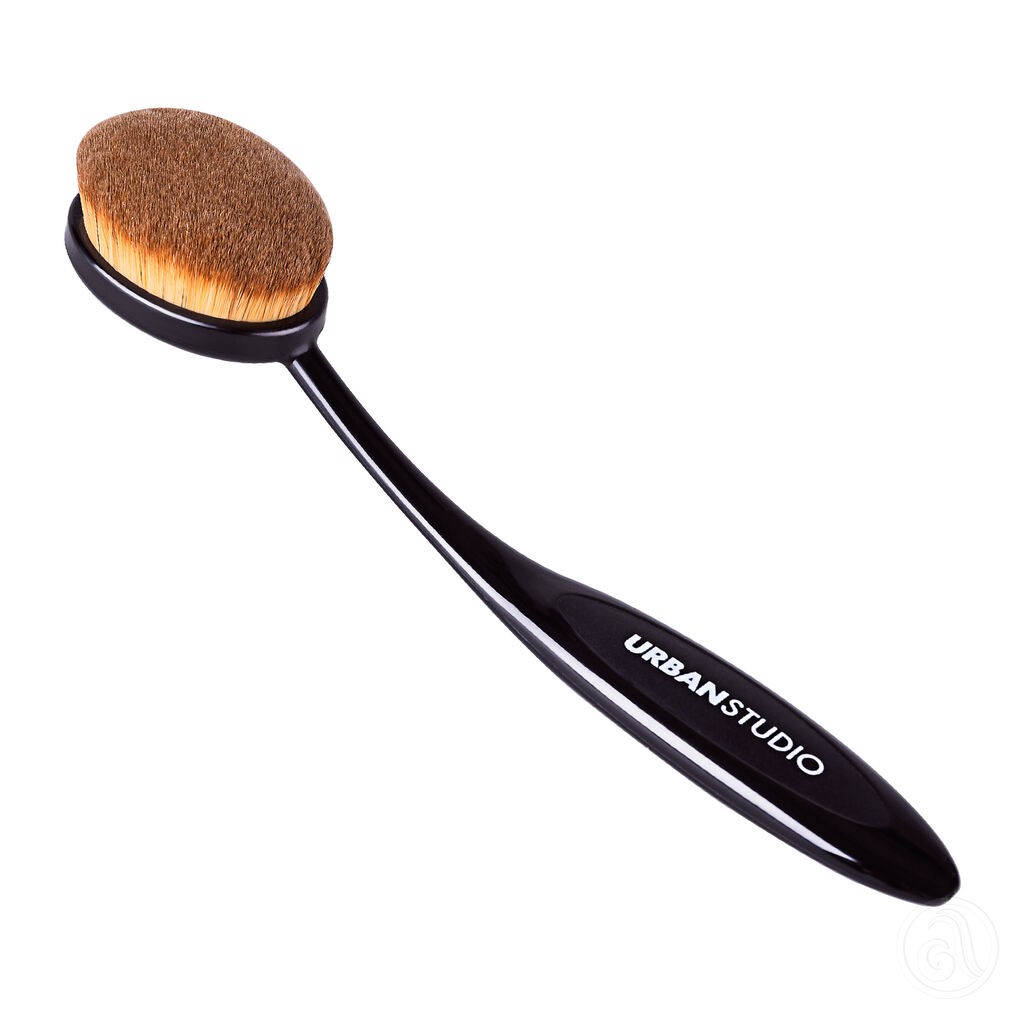 Cala Ovalna četkica za tečni puder Urban Studio