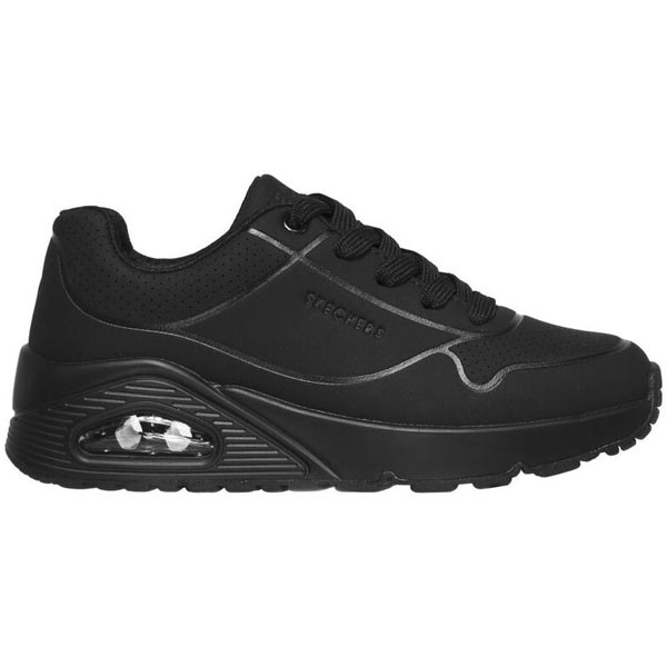 Skechers patike neometano stoje u vazduhu