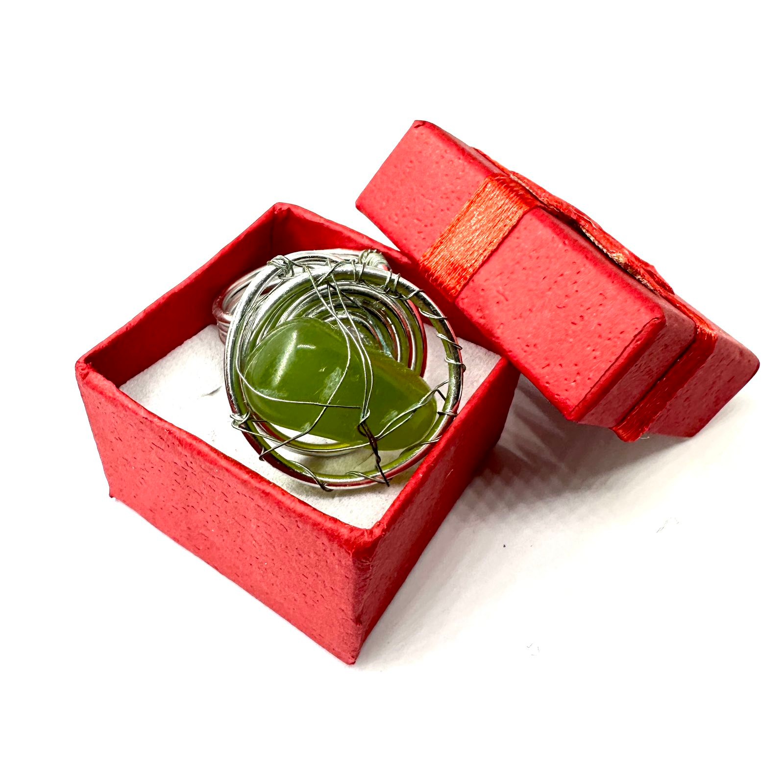 Prsten sa poludragim kamenom Peridot