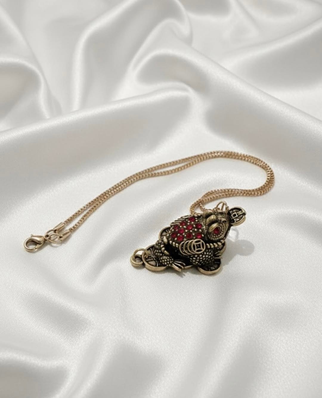 Poludrago kamenje & nakit Unikatna ogrlica sa tronogom Chan Chu žabom