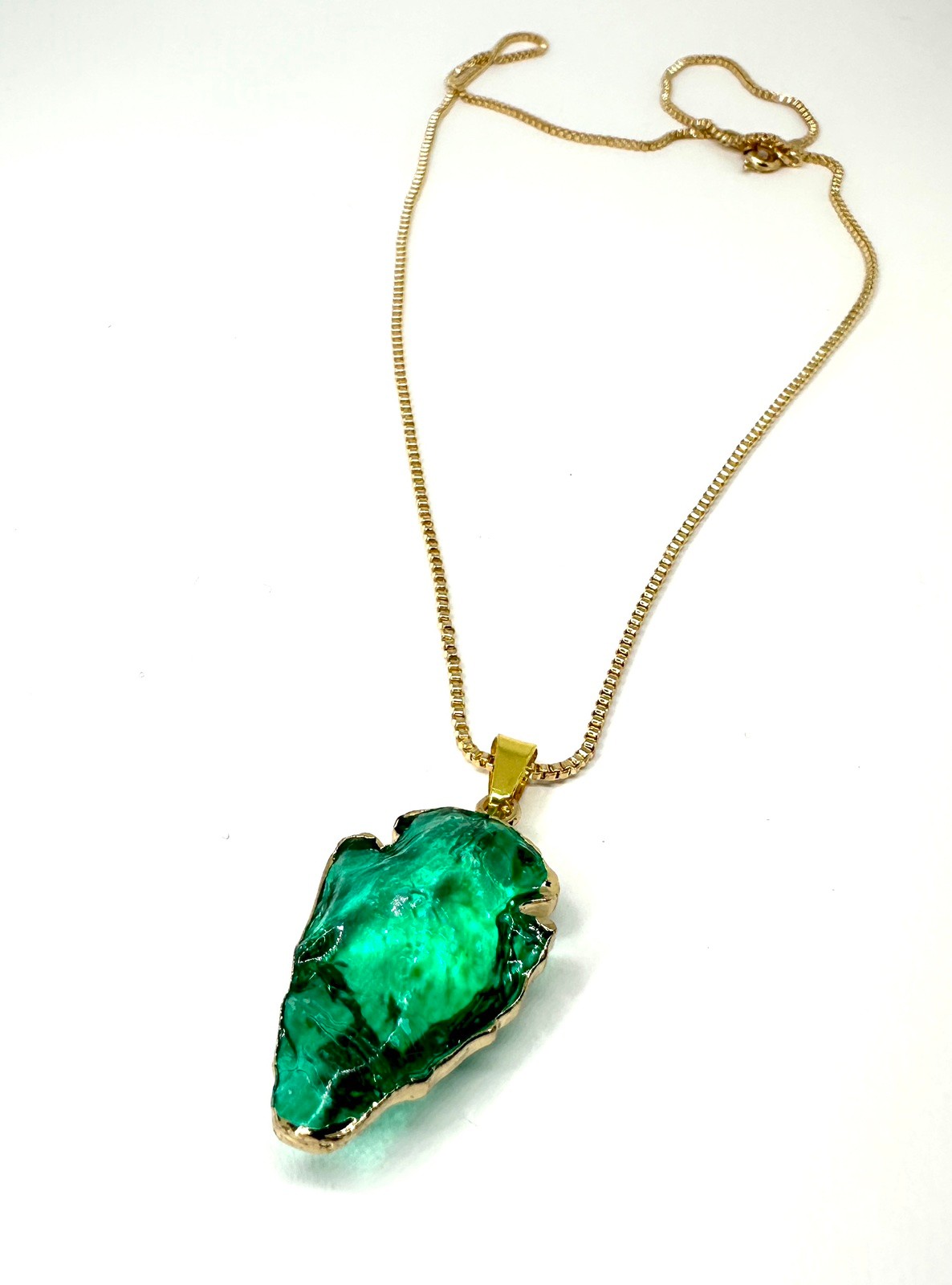 Poludrago kamenje & nakit Ogrlica sa masivnim kristalno zelenim obojenim gorskim kristalom