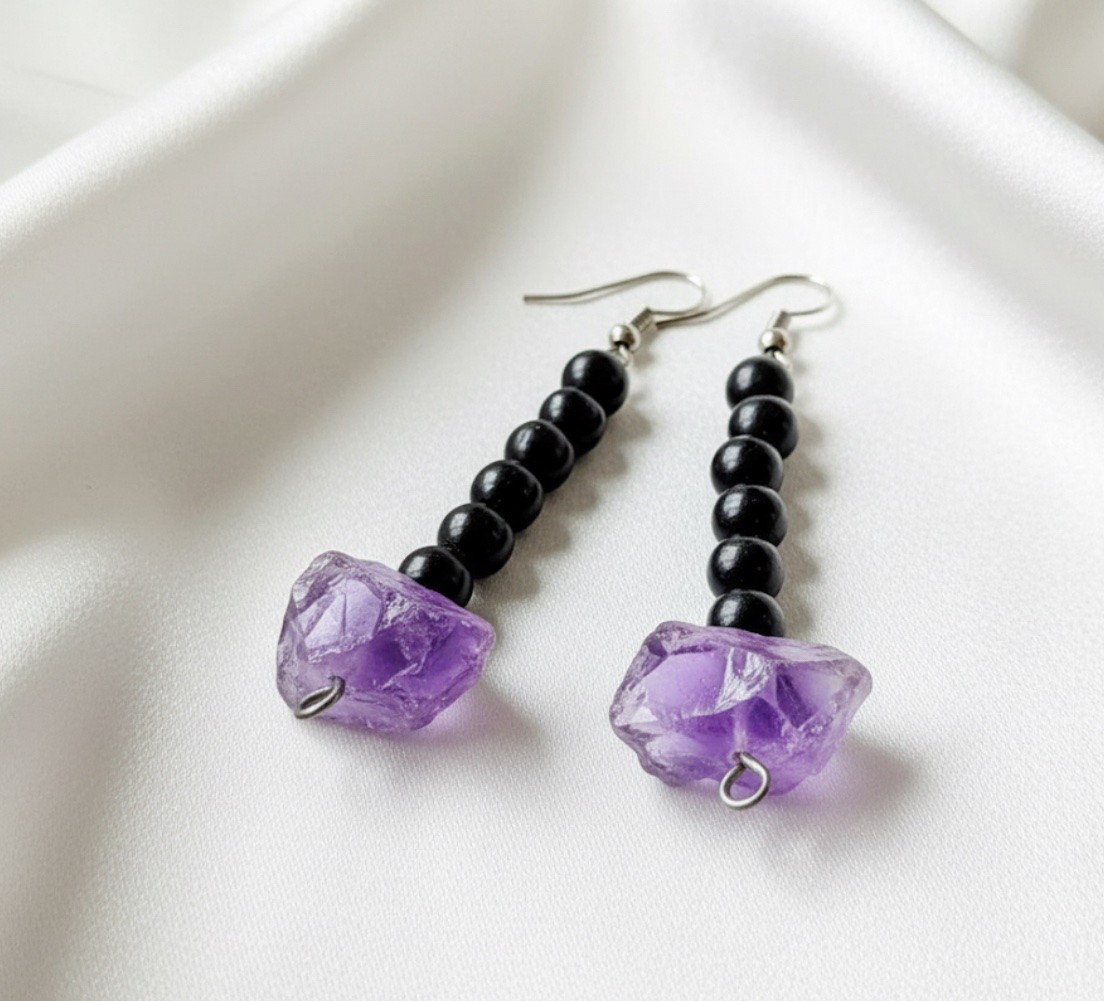 Naušnice sa sirovim ametistom i perlama sandalovine